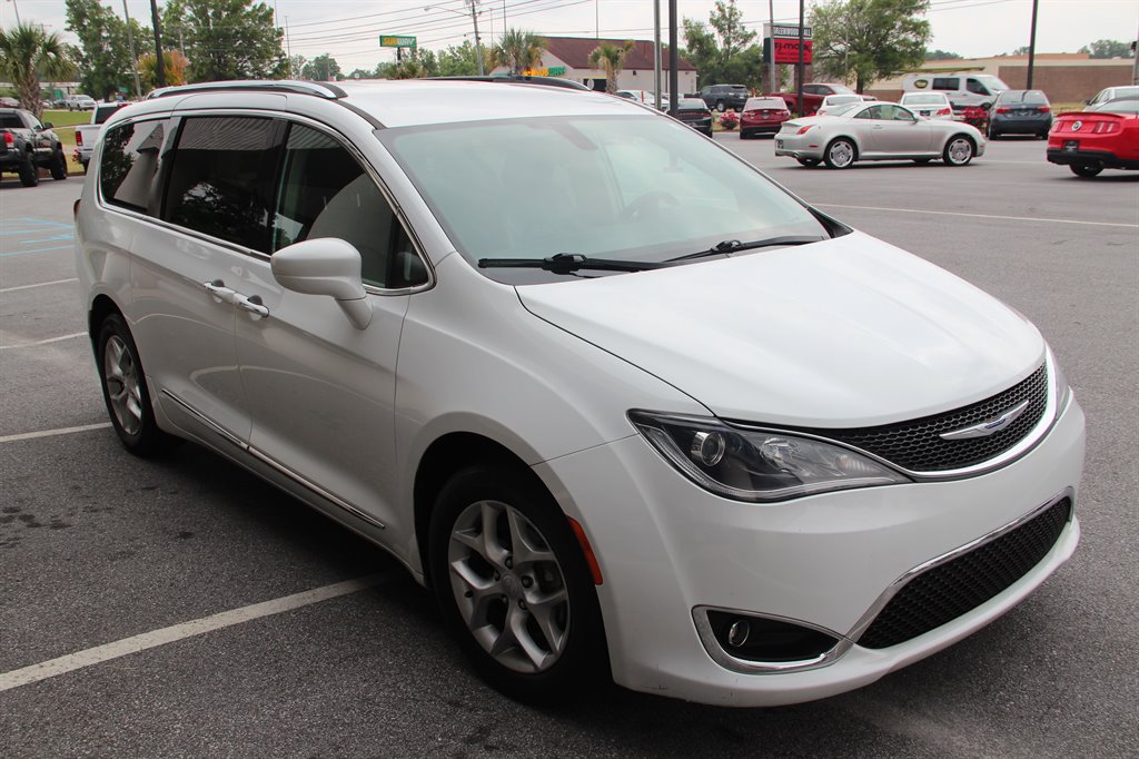 2018 Chrysler Pacifica Touring L photo 6