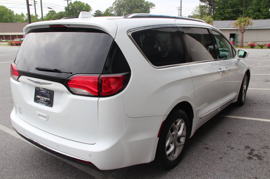 2018 Chrysler Pacifica Touring L photo 7