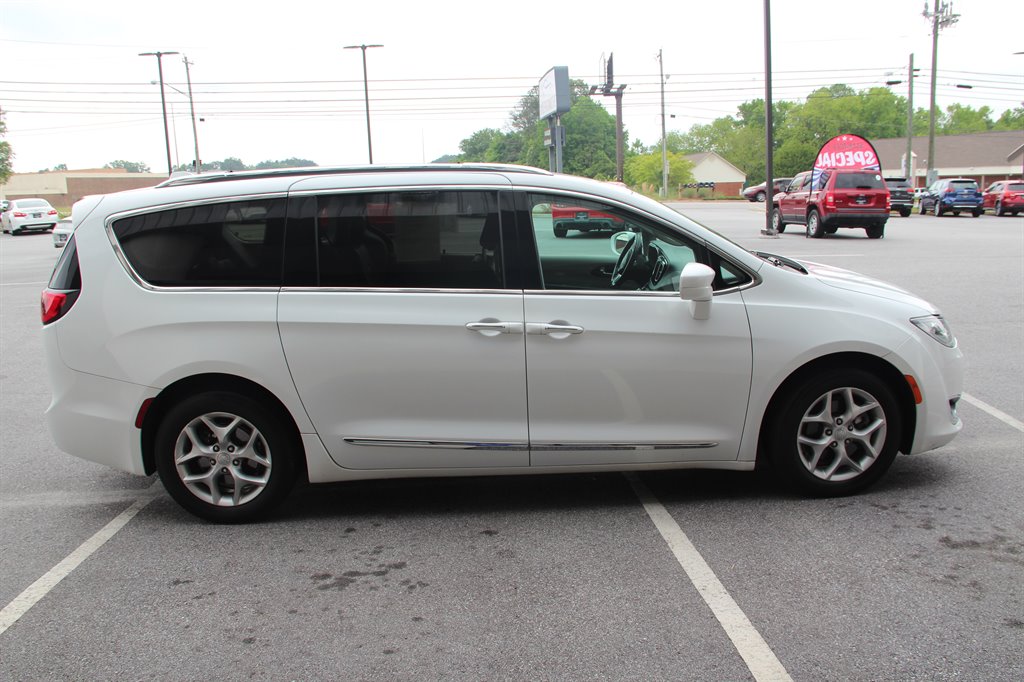 2018 Chrysler Pacifica Touring L photo 5