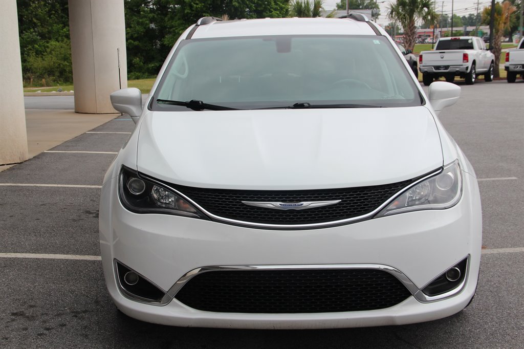 2018 Chrysler Pacifica Touring L photo 3