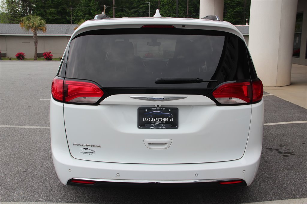 2018 Chrysler Pacifica Touring L photo 8