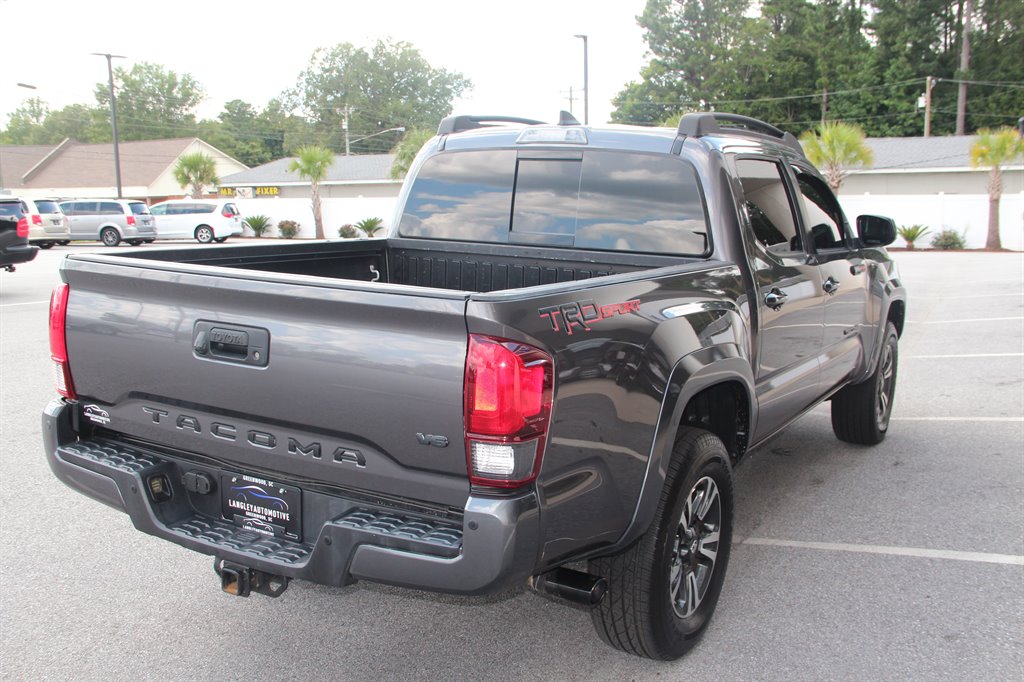 2017 Toyota Tacoma TRD Sport photo 7