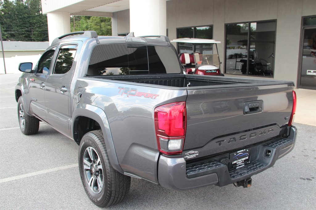 2017 Toyota Tacoma TRD Sport photo 5