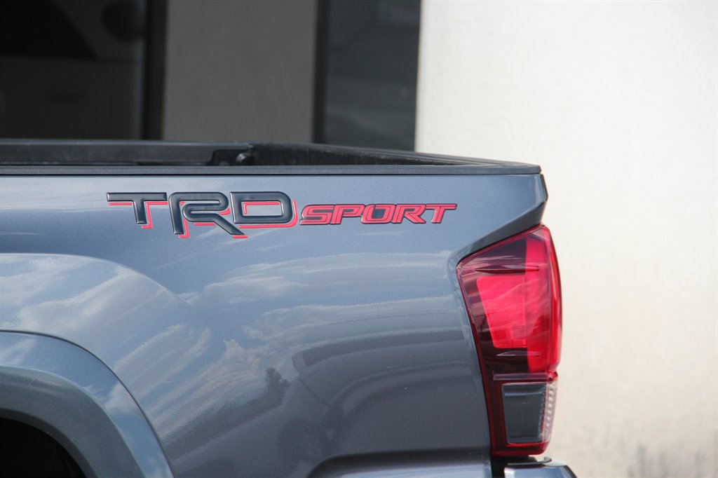 2017 Toyota Tacoma TRD Sport photo 22