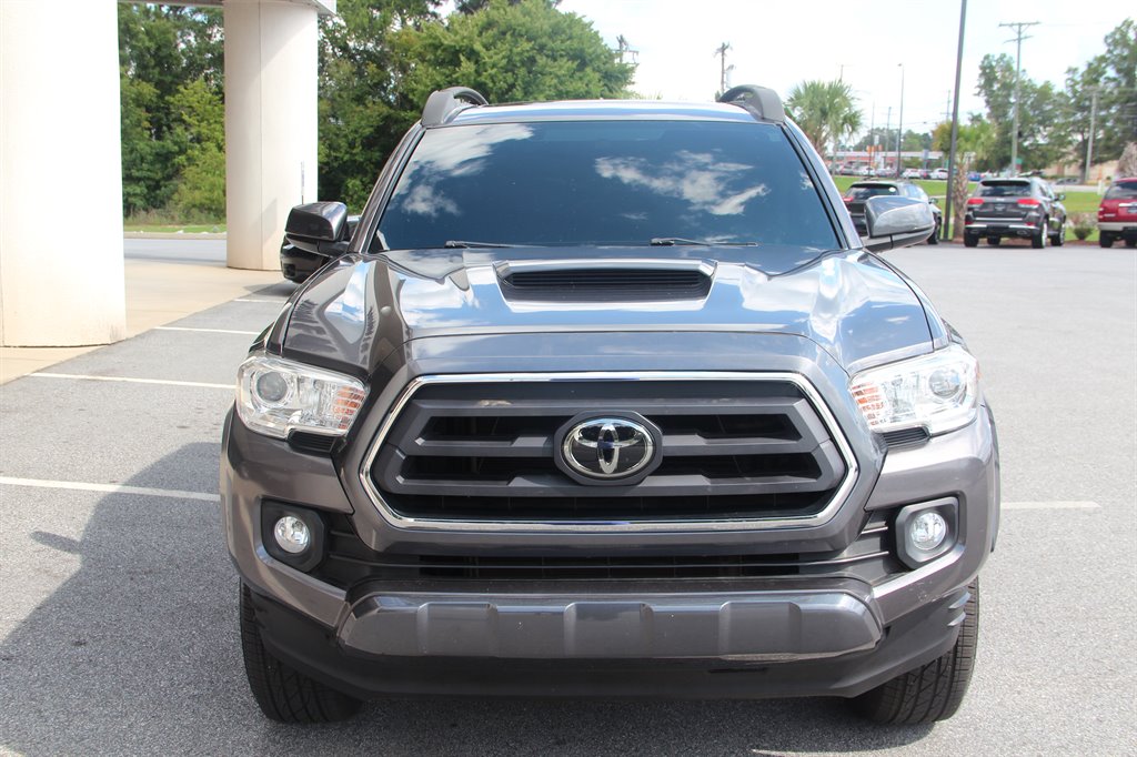 2017 Toyota Tacoma TRD Sport photo 3