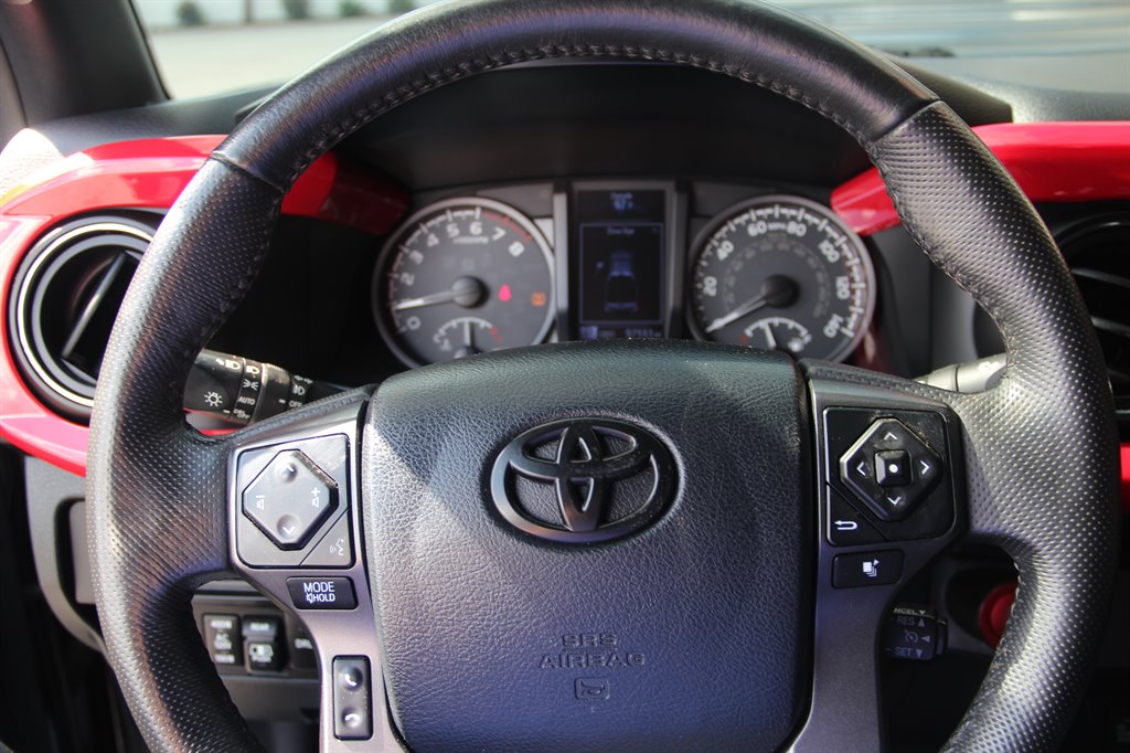 2017 Toyota Tacoma TRD Sport photo 14