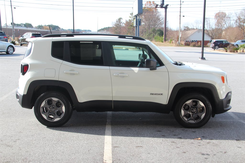 2017 Jeep Renegade Sport photo 2