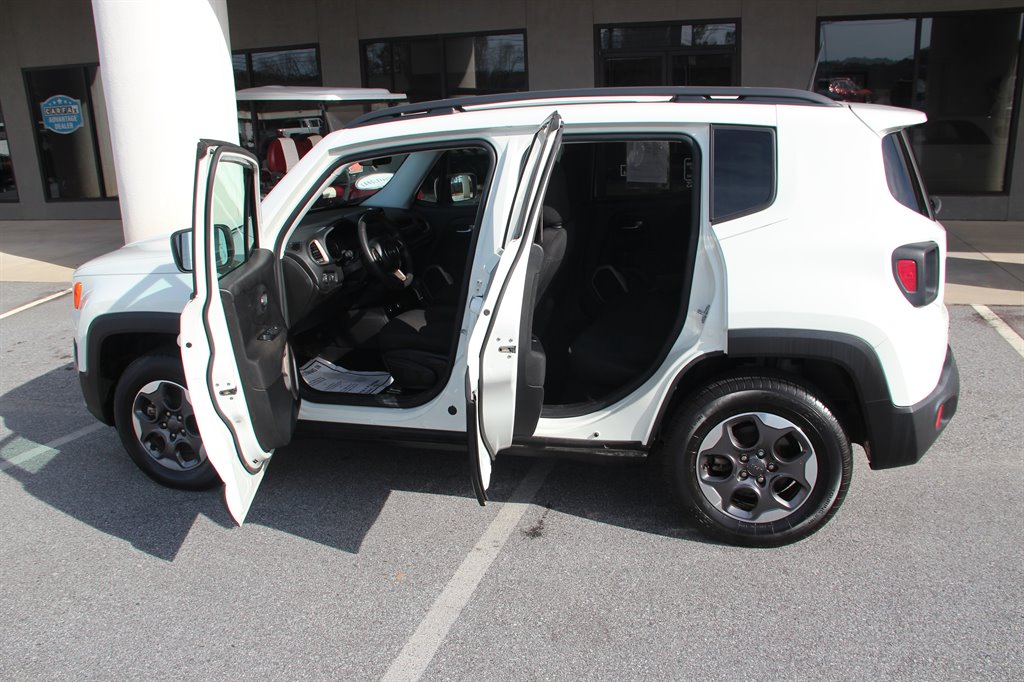 2017 Jeep Renegade Sport photo 12