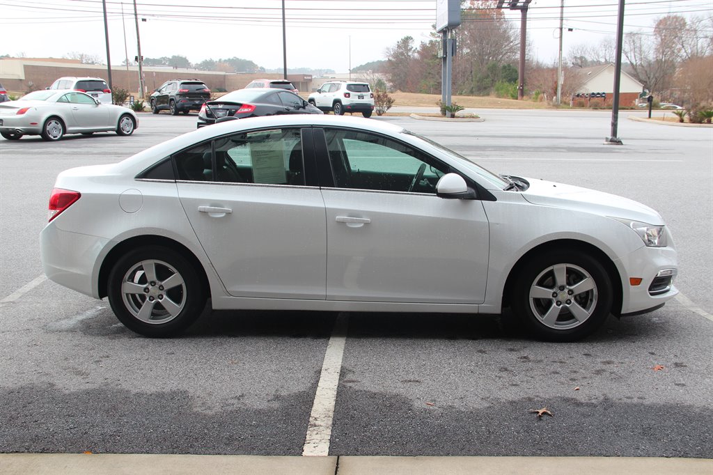 2016 Chevrolet Cruze Limited 1LT photo 2