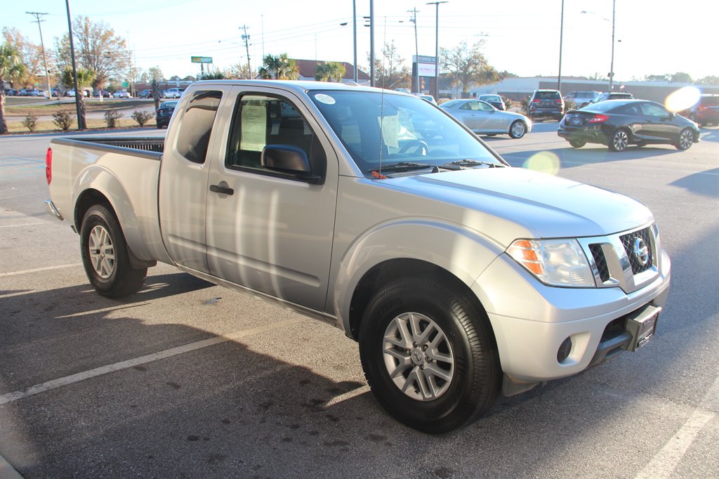 2014 Nissan Frontier SV photo 3