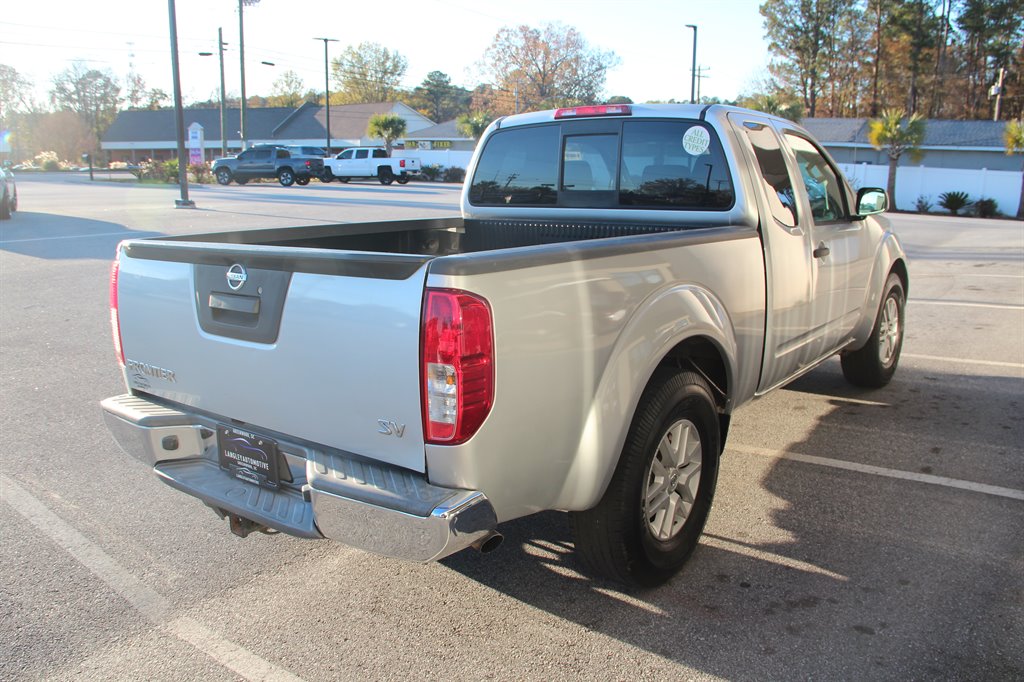 2014 Nissan Frontier SV photo 9