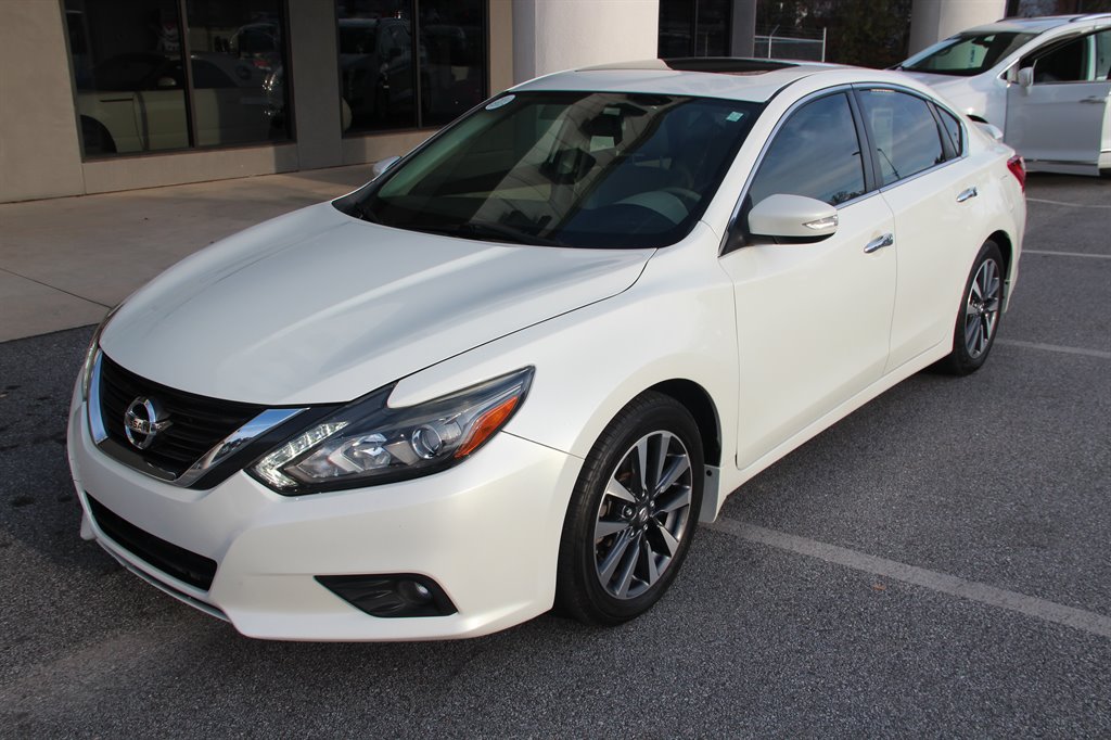 2017 Nissan Altima SL photo 5