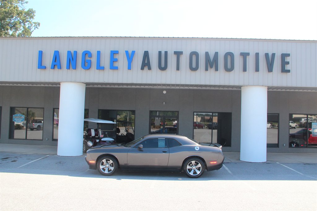 2019 Dodge Challenger SXT Auto's photo