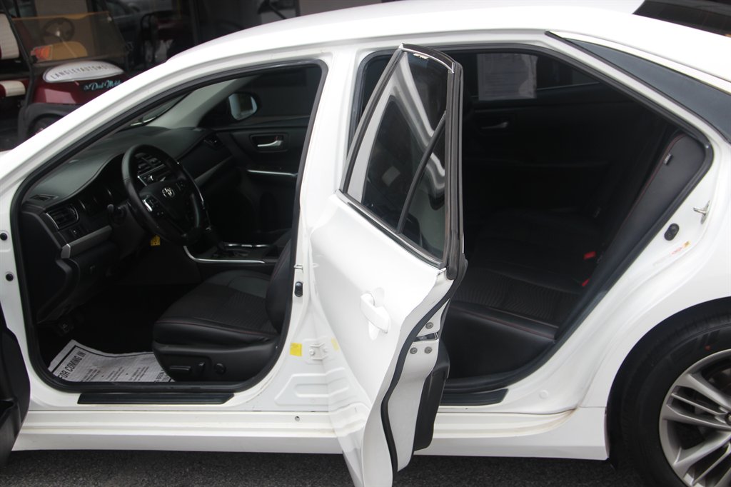 Toyota Camry photo 12