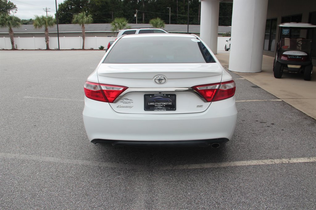 Toyota Camry photo 7