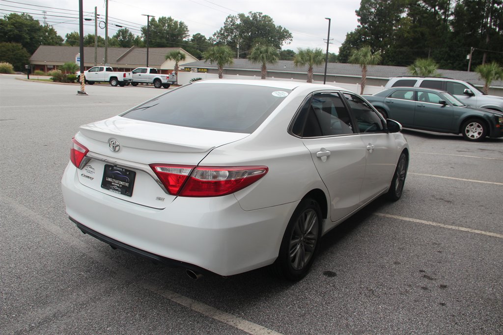 Toyota Camry photo 8