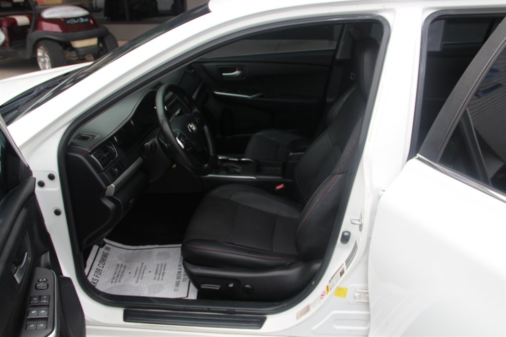 Toyota Camry photo 10