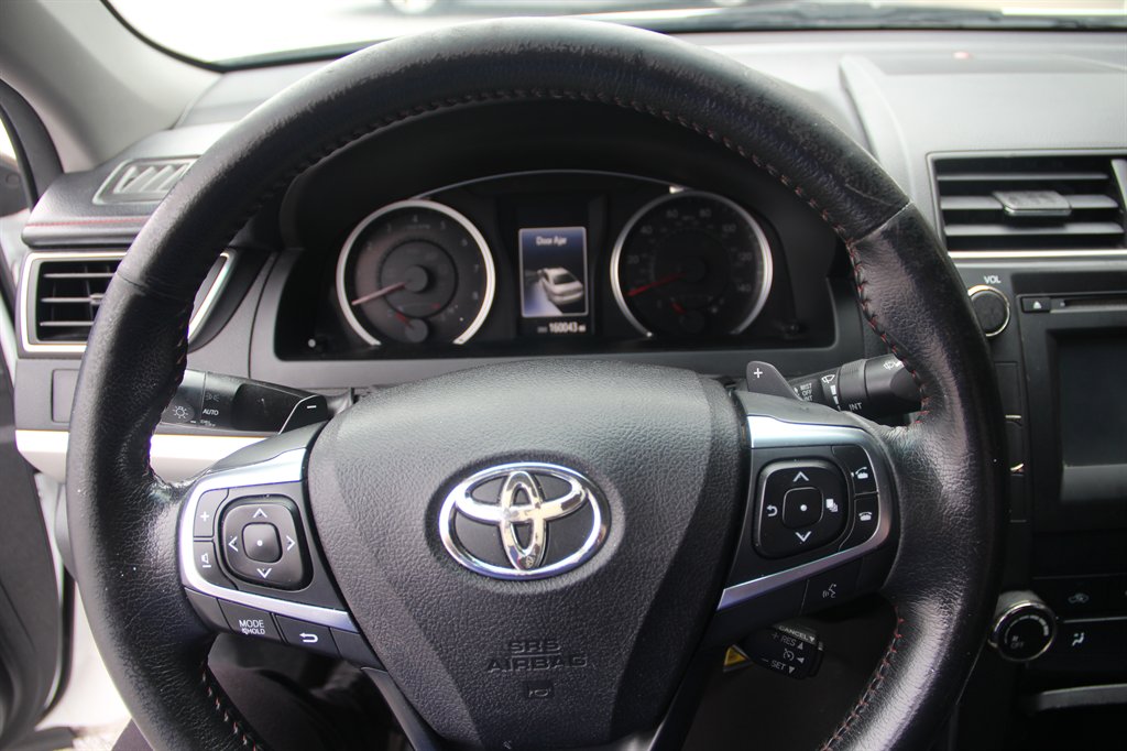 Toyota Camry photo 14