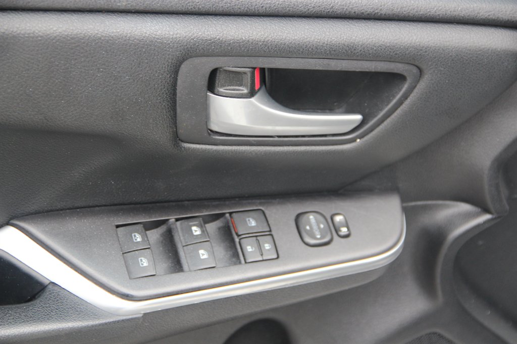 Toyota Camry photo 9