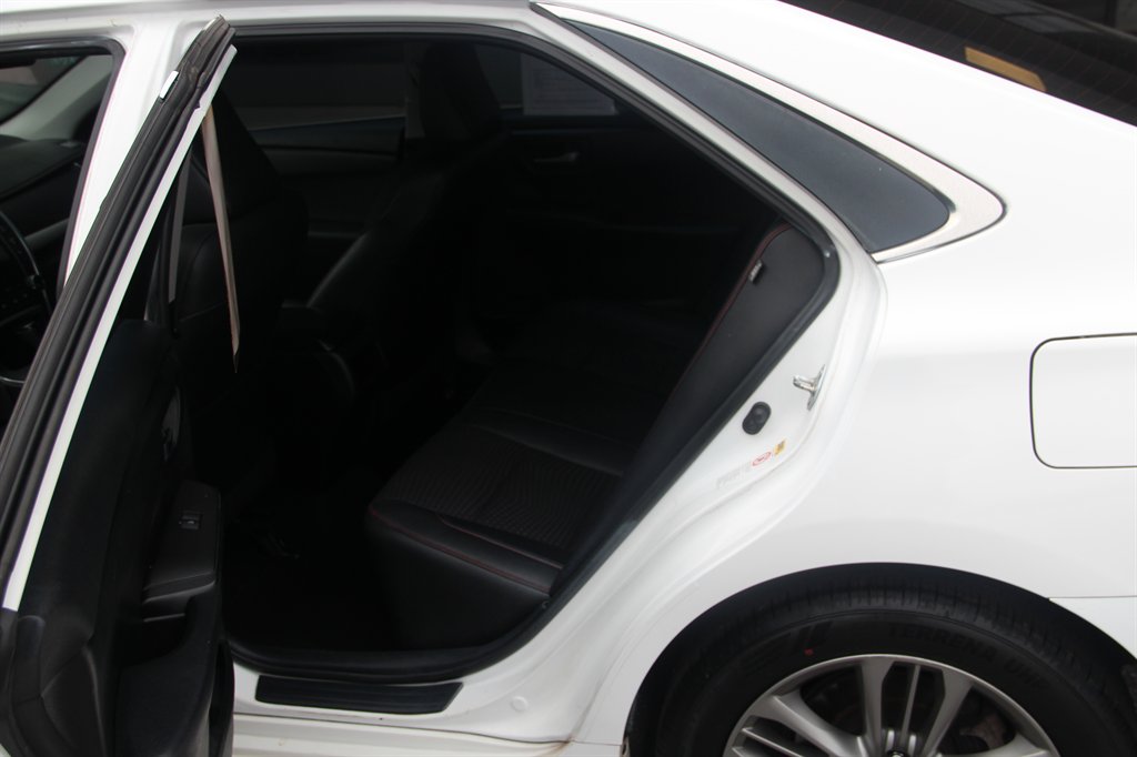 Toyota Camry photo 11