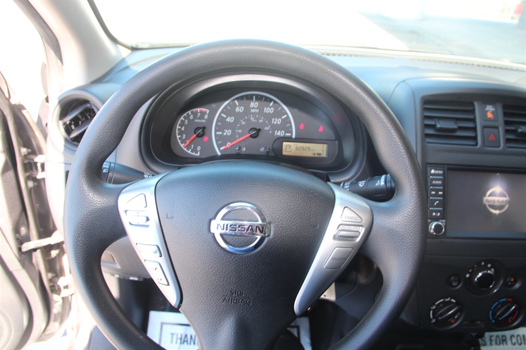 Nissan Versa photo 15