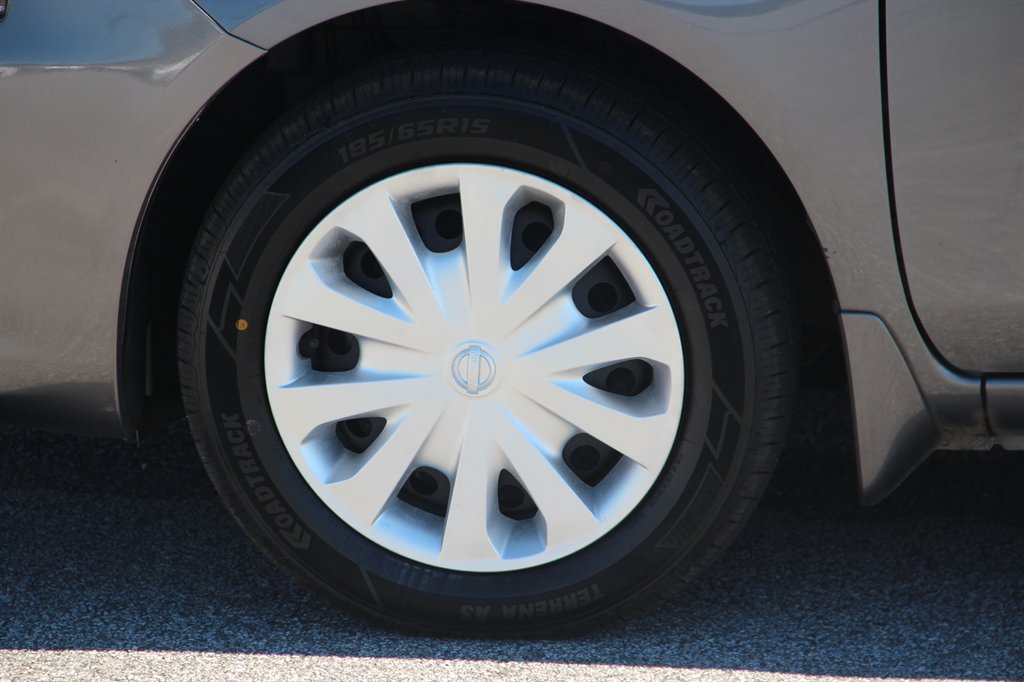 Nissan Versa photo 18