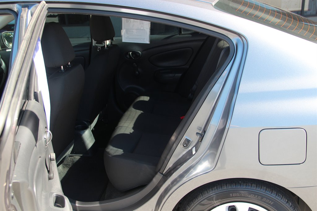 Nissan Versa photo 10