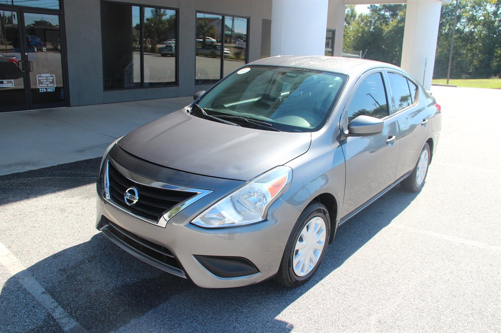 Nissan Versa photo 5