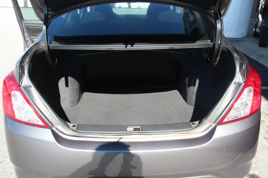 Nissan Versa photo 12