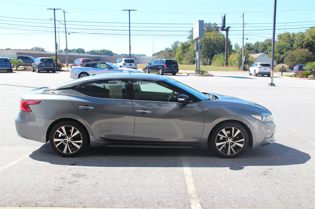 Nissan Maxima photo 2