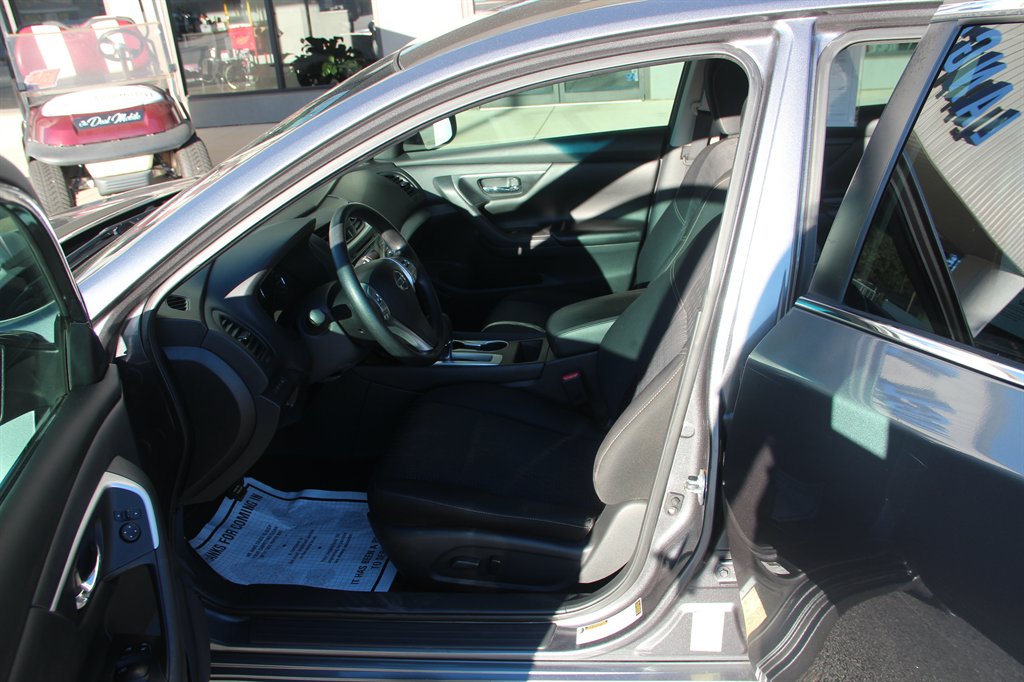 Nissan Altima photo 9