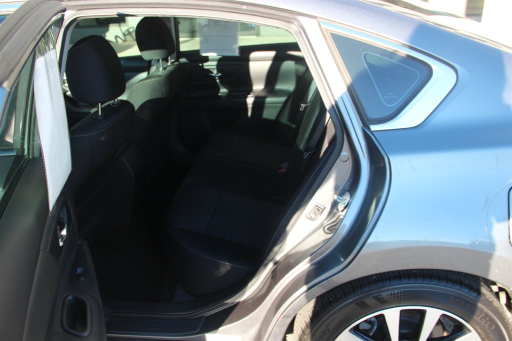 Nissan Altima photo 10