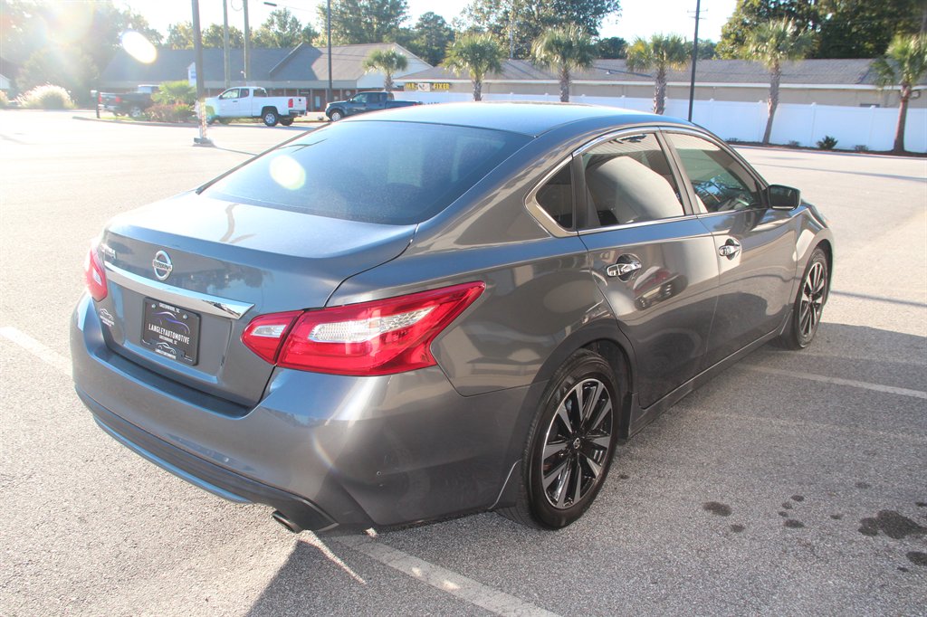 Nissan Altima photo 8