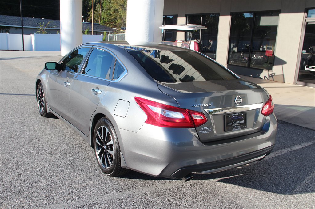 Nissan Altima photo 6