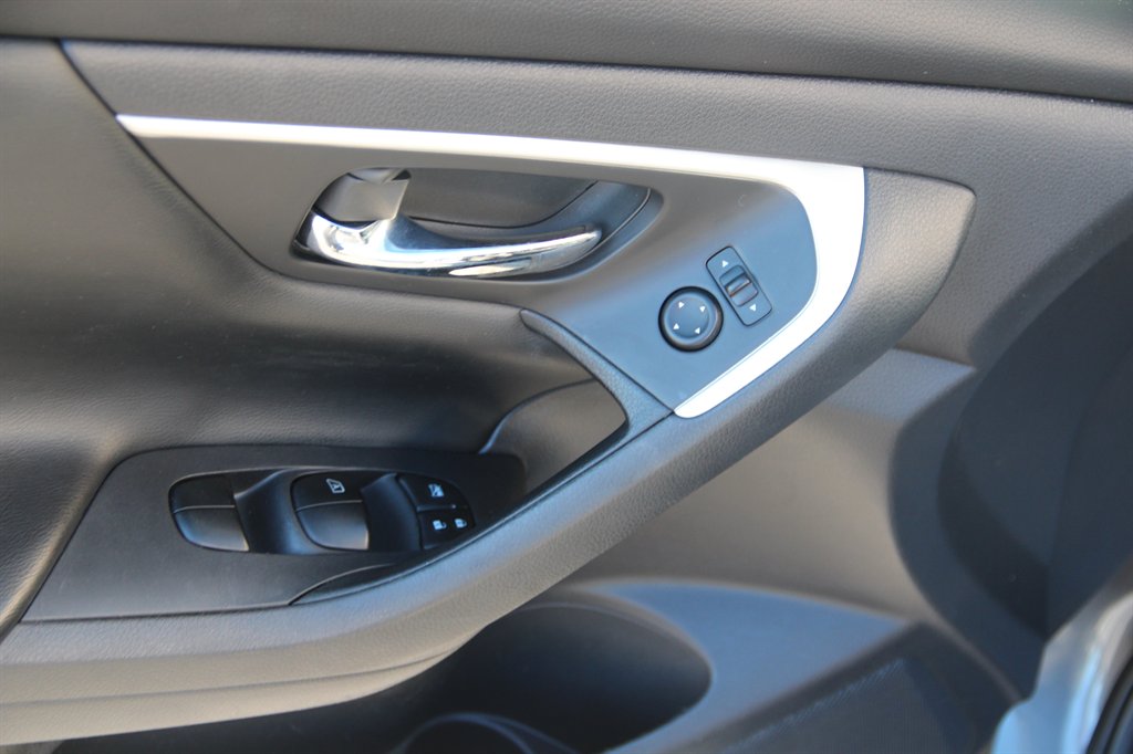 Nissan Altima photo 12